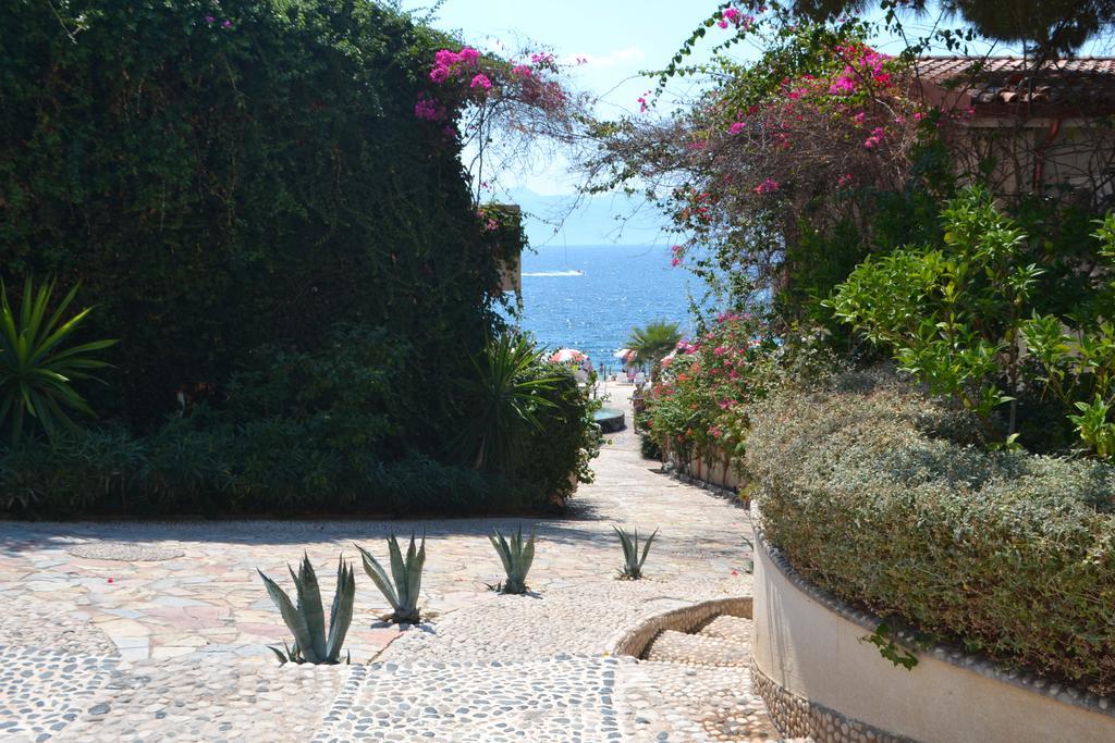 Vila 15 Bougainville Саранде Екстериор снимка