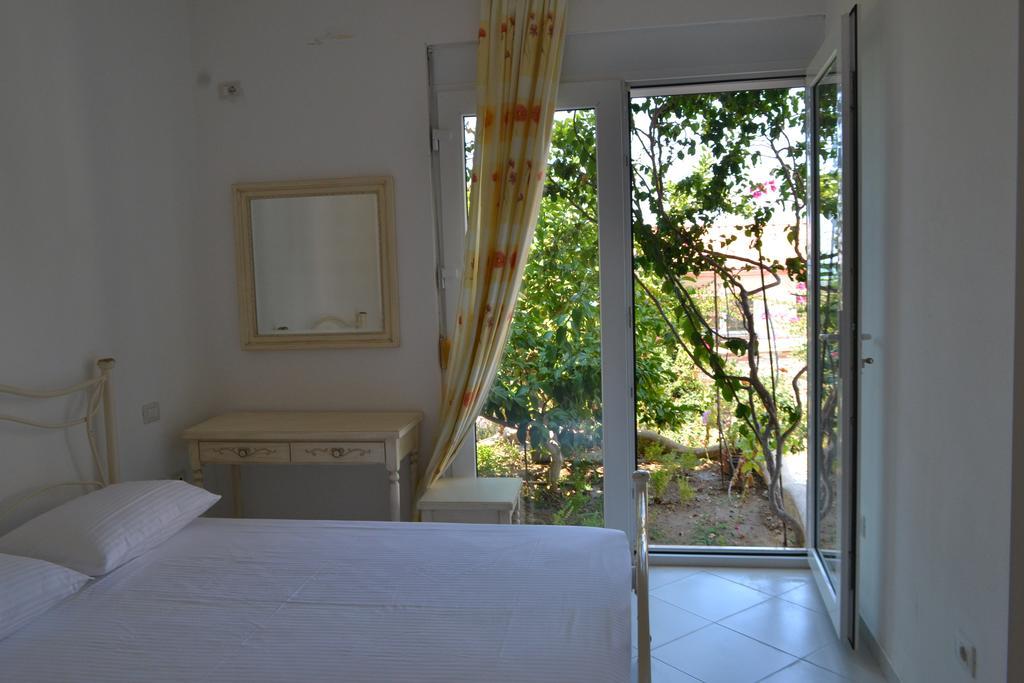 Vila 15 Bougainville Саранде Екстериор снимка