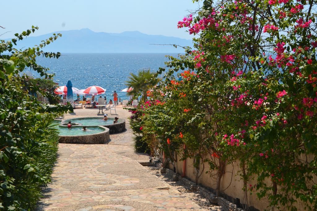 Vila 15 Bougainville Саранде Екстериор снимка